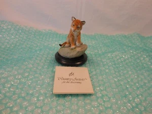Country Artists Restful Moment Tiger Cub con base de madera #01120 TOTALMENTE NUEVO, EN CAJA ORIGINAL - Imagen 1 de 10