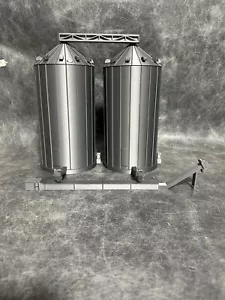 1/64 scale grain bins (Tall) - Picture 1 of 6