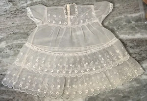 Vintage Baby Kleinkind oder Puppe Kleid transparent bestickt Taufe Gr. 0 - 3 Monate - Bild 1 von 2