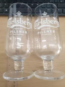 2x Copa de pedestal Carlsberg Danish Pilsner de una pinta de vidrio 20 oz totalmente nueva £7,49 - Imagen 1 de 12
