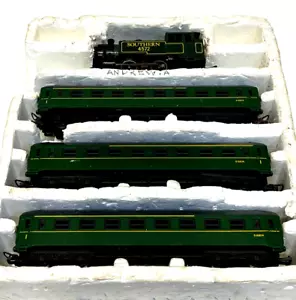 Lima 00 Gauge Southern 4572 Locomotive and 3 Carriages Green - Picture 1 of 18