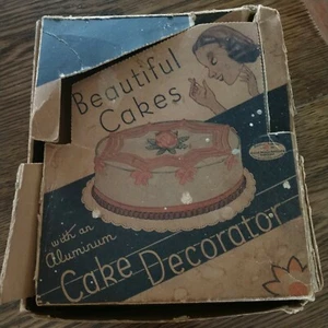 Vintage Beautiful Cakes Aluminum Cake Decorator 5 Tips in Original Box Decorate - Picture 1 of 5