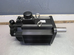 YASKAWA SERVOMOTORE SGMGH-55D2A6C 5500W 35.0Nm 1500RPM 20.8A 400V NUOVO SENZA SCATOLA!! - Foto 1 di 11