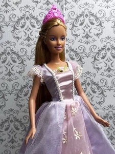 Vintage 1999 Barbie als Rapunzel Puppe mit Kleid - Bild 1 von 5