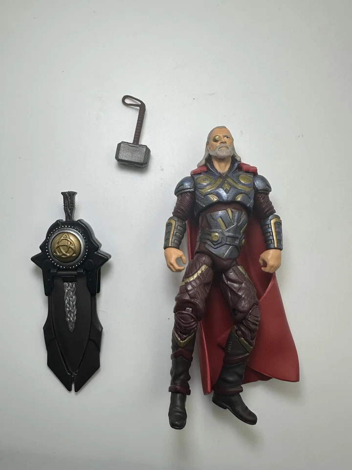 Figura Thor El Poderoso Vengador Escudo Bash Odín (Cofre de Plata) 3,75" 2011 Foto 1 de 1