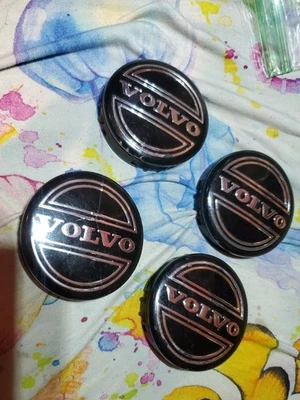 Центральный колпак Volvo 2 1/2 дюйма от оригинального производителя черный xc9 850 940 960 c70 деталь #30666913 - НАБОР ИЗ 4 - Изображение 1 из 4