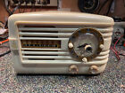 1950 Emerson Model 671-B Working Bakelite Clock Radio
