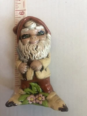 Estatua de cerámica pintada a mano de gnomo de jardín arte vintage de patio de los años 70 Foto 1 de 4