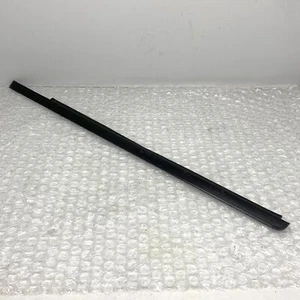 LEFT FRONT DOOR SCRAPER MOULDING MITSUBISHI DELICA L400 SPACEGEAR PD6W 3.0 - Picture 1 of 12