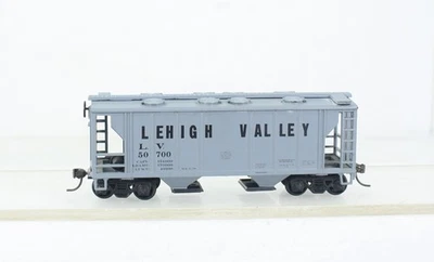 HO Scale Roundhouse Lehigh Valley 2 Bay Covered Hopper KD’s LV 50700 - Image 1 of 4
