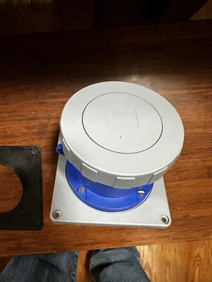 Leviton 4100R9W 100-Amp Receptacle 250V 100A 3W4P - Image 1 of 4