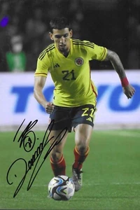 Football -Daniel Munoz - Hand Signed 12x8 Inch Photograph - Colombia - COA - Picture 1 of 1