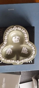 Wedgewood Green Jasperware Grecian Theme Pin Dish In A Clover Leaf Shape - Picture 1 of 2
