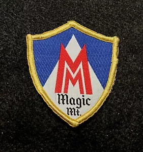 Parche de esquí auténtico vintage de Magic Mountain VERMONT Resort recuerdo viaje - Imagen 1 de 3