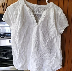 LARGE PETITE ST. JOHNS BAY WOMANS TOP - Picture 1 of 3