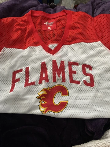 G-III 4 Her by Carl Banks NHL Women’s Calfary Flames Jersey 2XL Cover