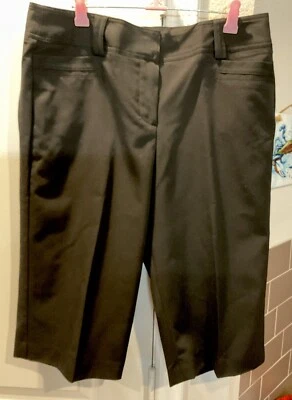 LARRY LEVINE Women Sz 10 Dress Black Shorts 	14in Inseam Slit Pockets/Flat Front - Image 1 of 2