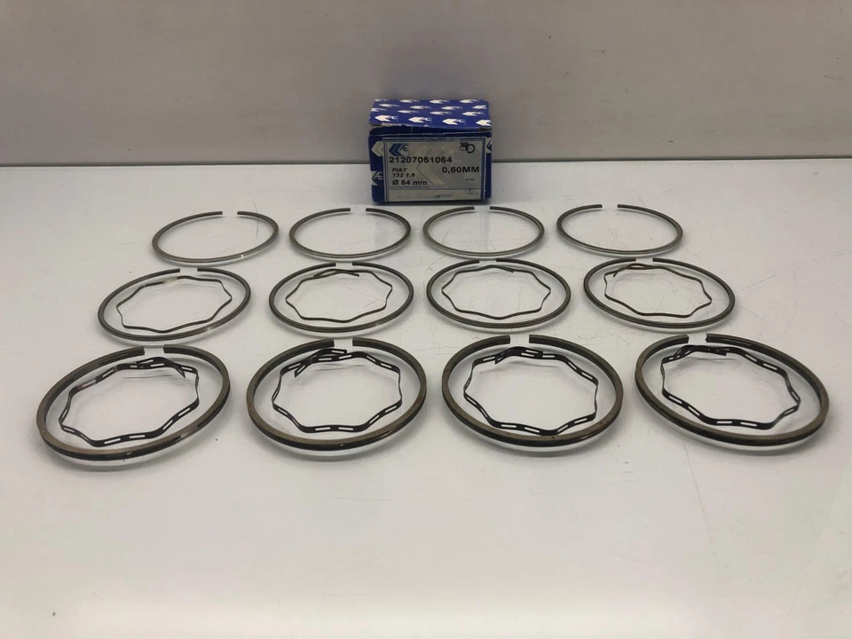 4 cilindros Juego de anillos de pistón 21207051064 84,00 O/S 0,60 AE PARA FIAT Nuova Argenta 132 Foto 1 de 4