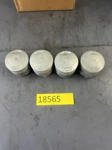 Yamaha XS1100 pistons 3H5 11635 00-00 .25 mm Oversize OEM - Picture 1 of 6