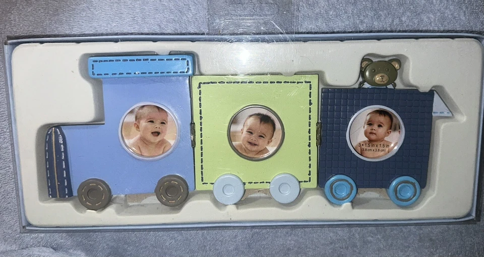 Escalones Tren Triple Plegable 3 Marco de Fotos Cabeza de Bebé Disparos 4 1/4 X 11 1/4 Pulgadas Foto 1 de 1