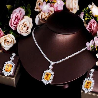 Conjunto de joyas enchapadas en oro blanco collar y pendientes colgantes de circonita cúbica azul Foto 1 de 4