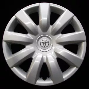 Hubcap for Toyota Camry 2004-2006, Genuine Factory OEM 15-inch Wheel Cover 61136 - Picture 1 of 5