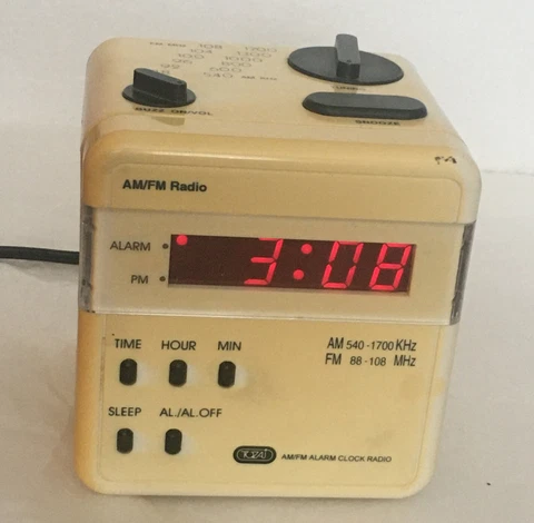 Vintage TOZAI Model ATC-628A White Cube AM/FM Alarm Clock Radio SOLD FOR PARTS Cover