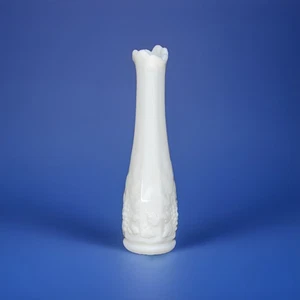 Jarrón Westmoreland GRAPE racimo brote vidrio blanco leche 8 pulgadas - Imagen 1 de 8