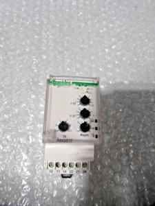 SCHNEIDER ELECTRIC RM35TF30 220-480VAC RELÈ DI CONTROLLO NSMP *NUOVO VECCHIO MAGAZZINO* - Foto 1 di 5