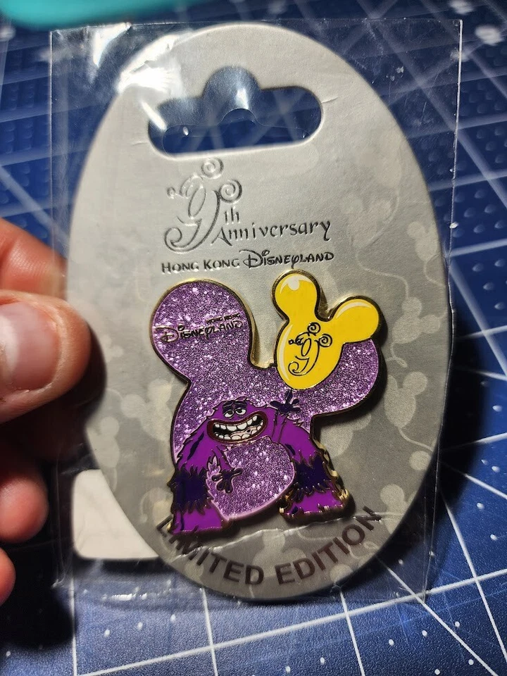 Prendedor Disney 9 aniversario Hong Kong Monsters University Oozma Kappa LE 300  Foto 1 de 1