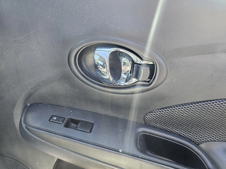 Внутренняя дверная ручка NISSAN VERSA 15 16 17 18 19 - Изображение 1 из 1