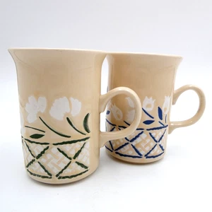 Par de tazas de flores y celosía Churchill azul verde años 80 Inglaterra Cottagecore - Imagen 1 de 8