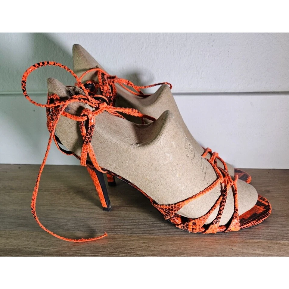 Женские туфли на шнуровке с оранжевым змеиным принтом с ремешками Jeffrey Campbell размер 8 - Изображение 1 из 4