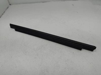 Cinturón de ventana de puerta de pasajero trasero Toyota RAV4 sello de resistencia interior OEM 2019-25 Foto 1 de 4