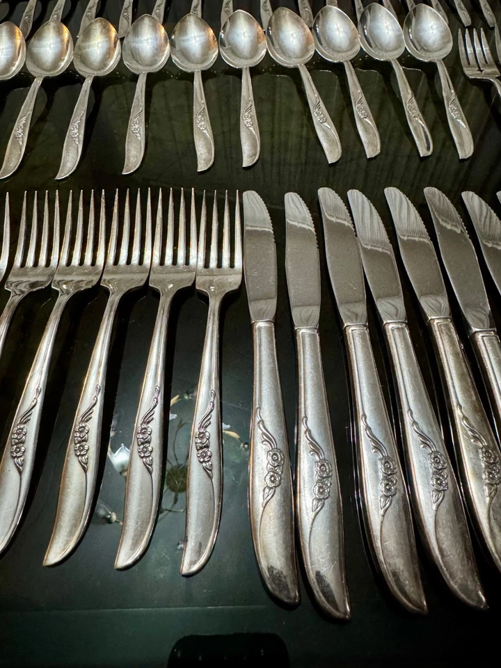 Set posate WM A Rogers 76 pezzi-Selectional Oneida Ltd - Immagine 1 di 4