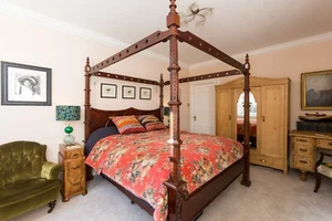 Stunning Mahogany Four Poster Superking Size Bed - 215cm H x 240cm L x 180cm W - Picture 1 of 9
