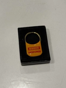Llavero Pirelli Response de latón - Imagen 1 de 3