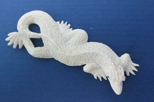 NEW Hand Carved Bovine Domestic Bali Cattle Bone Gecko Lizard - Picture 1 of 12