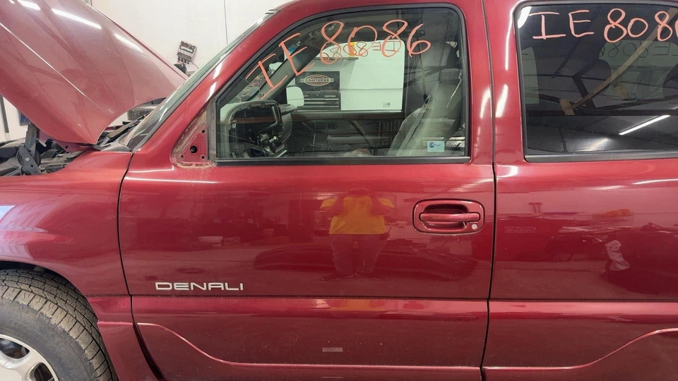 (LOCAL PICKUP ONLY) 00 01 02 03 04 05 06 GMC YUKON Front Door Left Foto 1 de 4