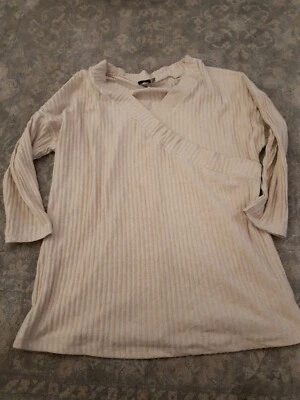 Camiseta estilo envoltório bege com nervuras Asos. Manga 3/4. Comprimento longo. Tamanho 18. Sem etiquetas. - Imagem 1 de 4