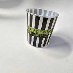 Kleine BEETLEJUICE Broadway Musical SCHNABELTASSE "Strange & Reusable" ohne Kappe U2a - Bild 1 von 4