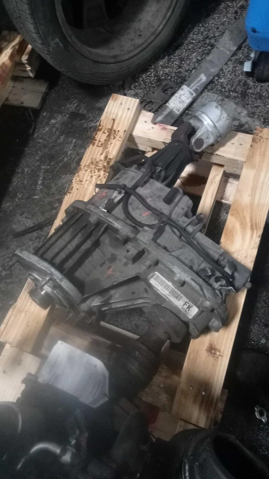 GMC Envoy XUV 2004 conjunto de caja de transferencia OEM 489659 135 k millas blanco Foto 1 de 4