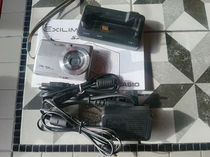 Casio EXILIM ZOOM EX-Z500 5,0 MP Digitalkamera – Silber - Bild 1 von 3