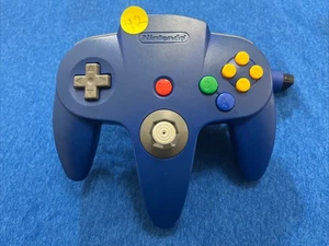 Controller ufficiale Nintendo 64 OEM N64 colore blu stick stretto 9/10 completamente testato - Foto 1 di 13