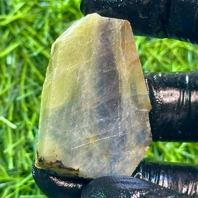 201.90 Ct - Natural 100% Very Good Rough Bi-Color Blue Sapphire Madagascar - Image 1 of 4