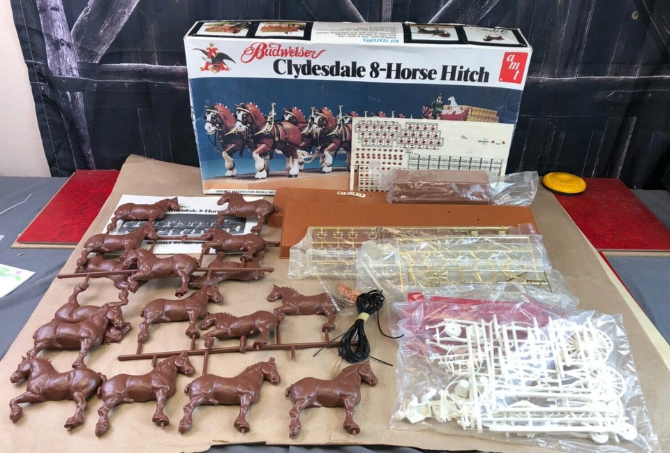 OPEN BOX AMT MATCHBOX 1:20 Model Kit BUDWEISER CLYDESDALE 8-HORSE HITCH No. 7702 - Image 1 of 4