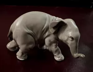 Vintage 1986 Lladro Mini Elephant 5438 Elefante Retired ๐ - Picture 1 of 7