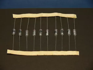 10 Stück Lot Styroflex Kondensator 2200pF 2,2nF 160V 2,5% Φ 5 x 10mm - Picture 1 of 2