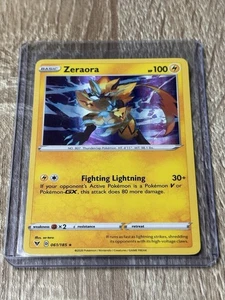 SPEDIZIONI LO STESSO GIORNO Carta Pokemon Zeraora 061/185 Holo Tipo Fulmine - Foto 1 di 4