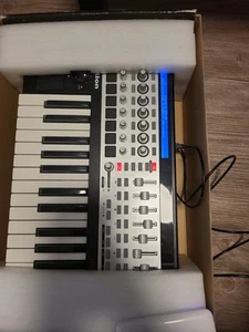 Novation Remote 25 Compact Midi Controller - Bild 1 von 4